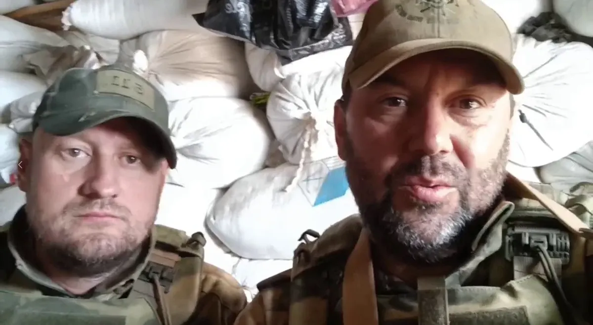 Ярослав Шапошников с земляком из Воркуты поздравляет первоклашек с Днем знаний. Скриншот с видео