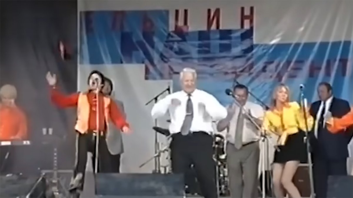Ельцин во время президентской кампании 1996 года. Кадр из сериала «Предатели», вторая серия