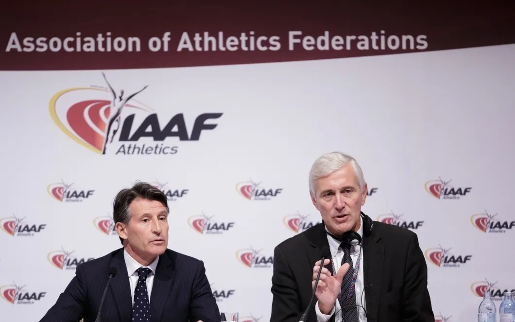 Президент Международной ассоциации легкой атлетики Себастьян Коэ и Руне Андерсен, представитель спецкомиссии IAAF на заседании в Вене — судьбоносном для России. Фото EPA