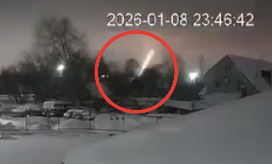Момент удара поражающей части «Орешника» по объекту в Львовской области. Кадр с записи видеорегистратора