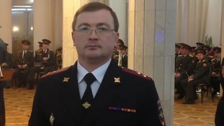 Полковник Владимир Загородский во время вручения дипломов в академии МВД