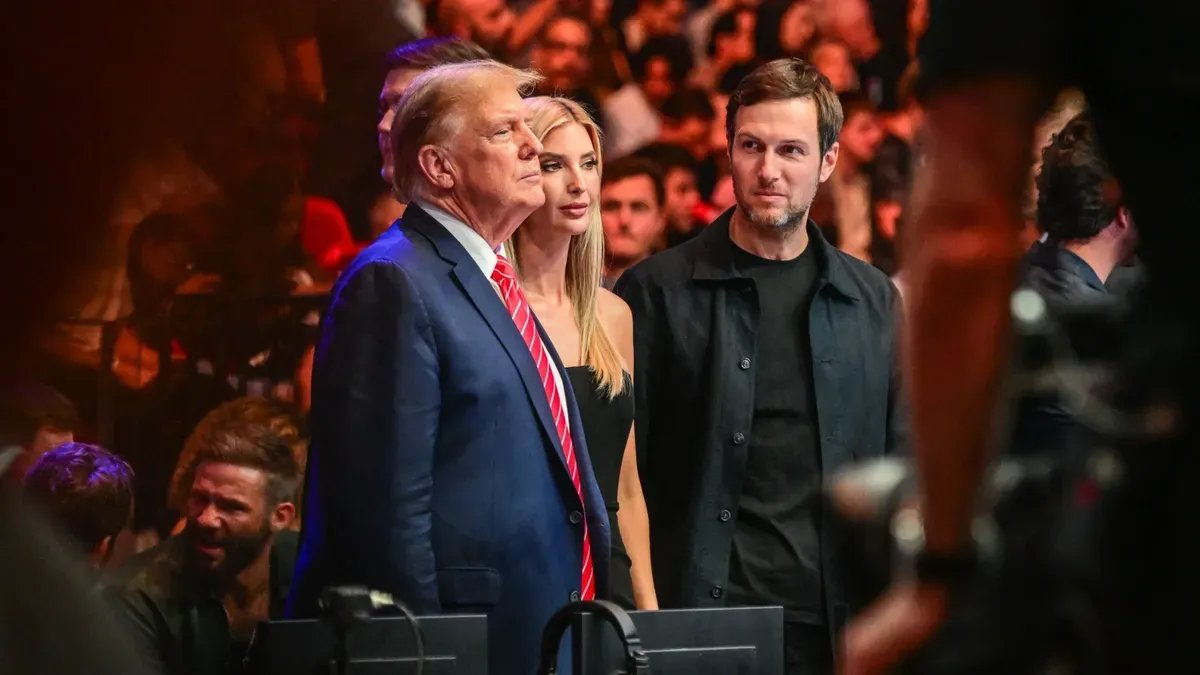 Дональд Трамп, его дочь Иванка Трамп и ее муж Джаред Кушнер, 9 марта 2024 года. Фото: AFP / East News