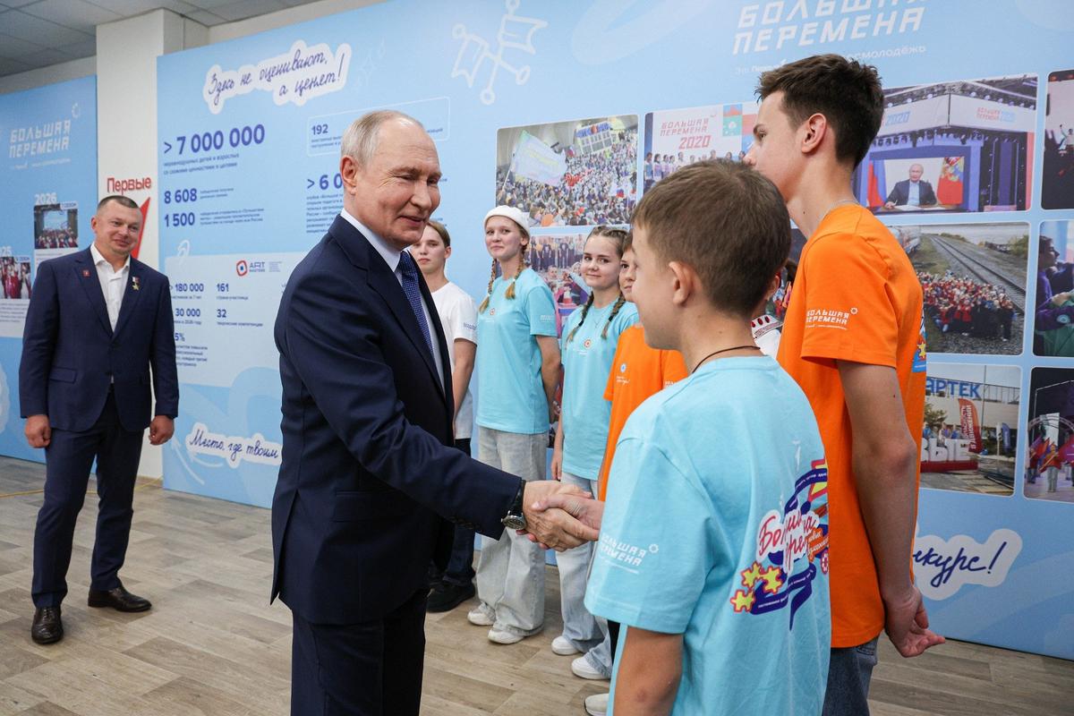 3 августа 2026 года. Красноярск. Владимир Путин на встрече с финалистами всероссийского конкурса «Большая перемена». Фото: Вячеслав Прокофьев / пресс-служба президента РФ / ТАСС
