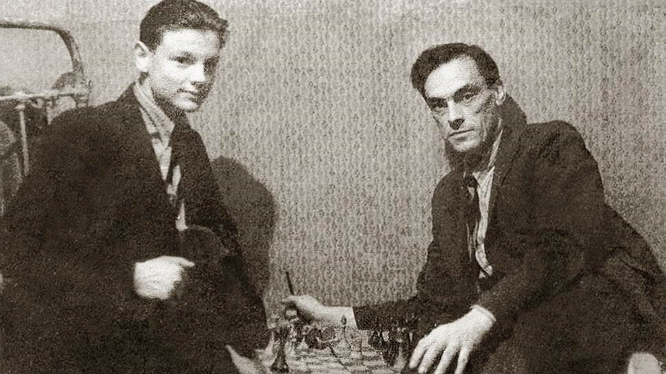 С отцом. 1947 год. Фото из семейного архива