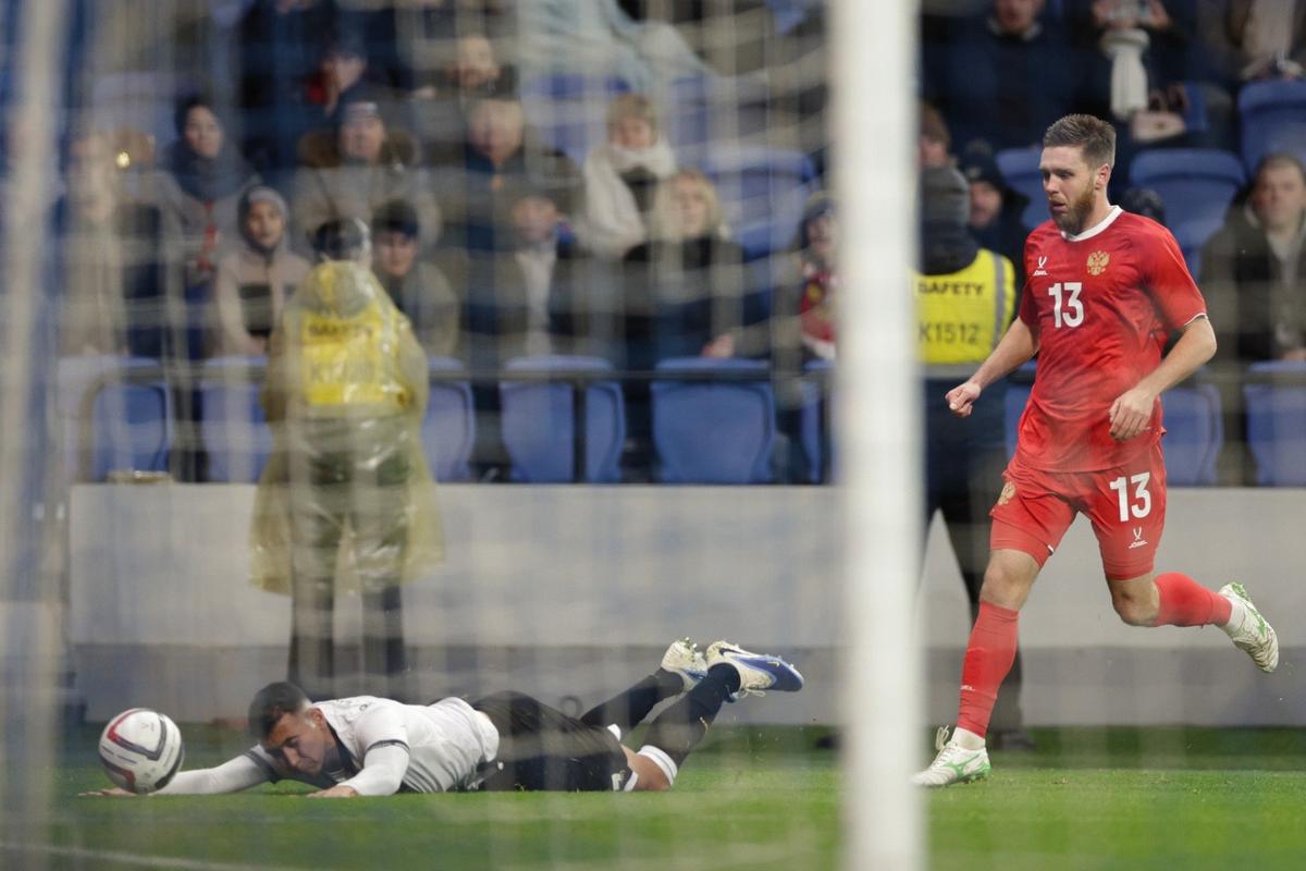 14 октября 2025 года. Москва. Матч Россия–Боливия. Роберто Фернандес и Иван Сергеев. Фото: Михаил Синицын / ТАСС