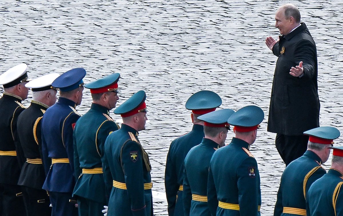 Владимир Путин после парада 9 мая 2022 года. Фото: Сергей Гунеев / POOL / ТАСС