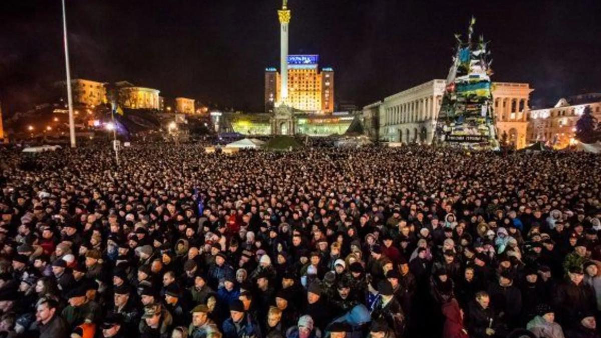 Политическое фэшн-шоу на Майдане. Как состав нового правительства утверждал народ