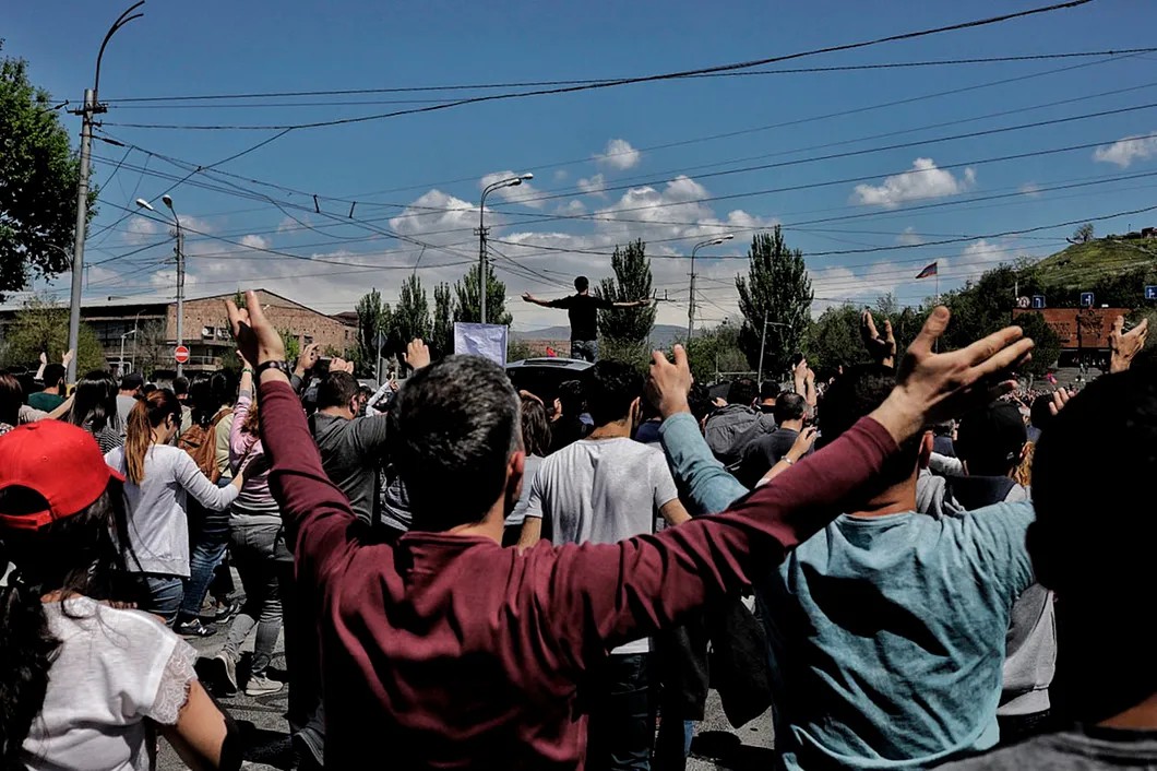 Шествие сторонников никола Пашиняна на улицах Еревана. Фото: Влад Докшин / «Новая газета»