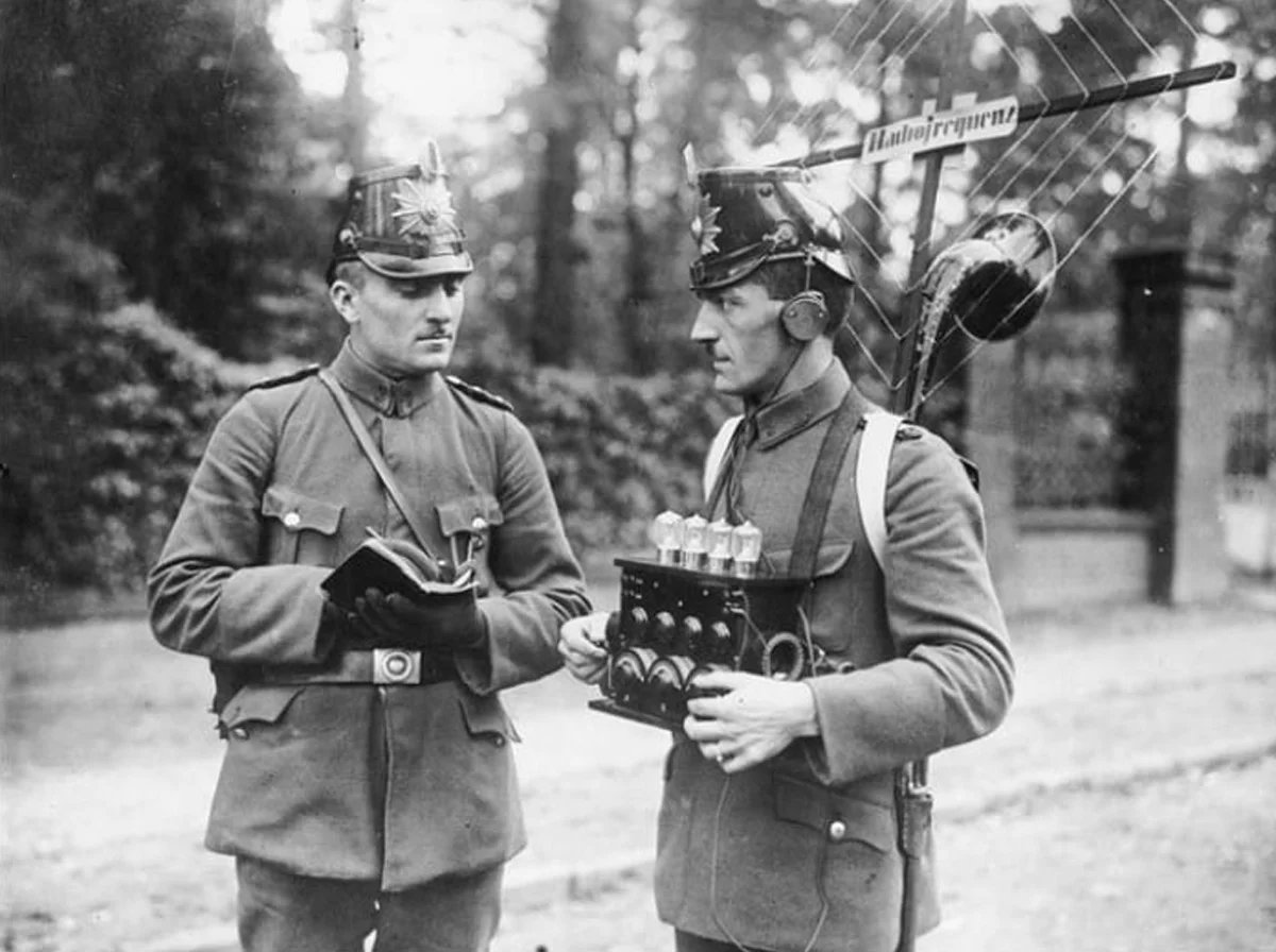 Немецкие полицейские используют радиотехнику, 1925 г. Фото из архива