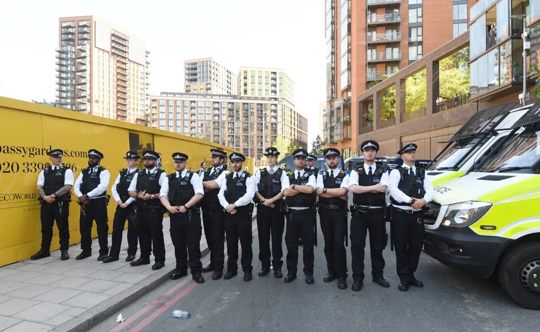 Лондон, полиция во время акции солидарности Black Lives Matter. Фото: EPA