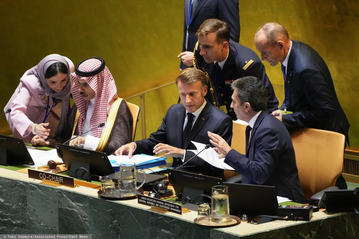 Эмманюэль Макрон перед выступлением на Генеральной ассамблее ООН, 22 сентября 2025. Фото: Yuki Iwamura / Associated Press / East News