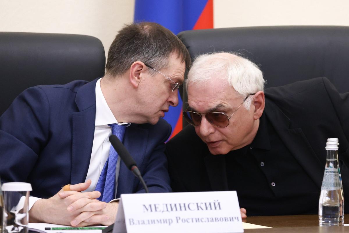 Владимир Мединский и Карен Шахназаров. Фото: Артем Геодакян / ТАСС