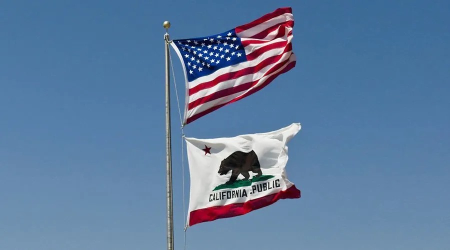 Флаг США и «Республики Калифорния»