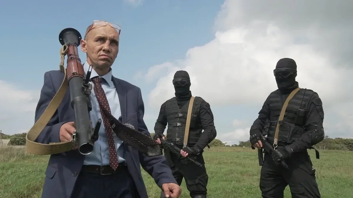 Депутат Наливкин готовится предотвратить теракт. Кадр из ролика