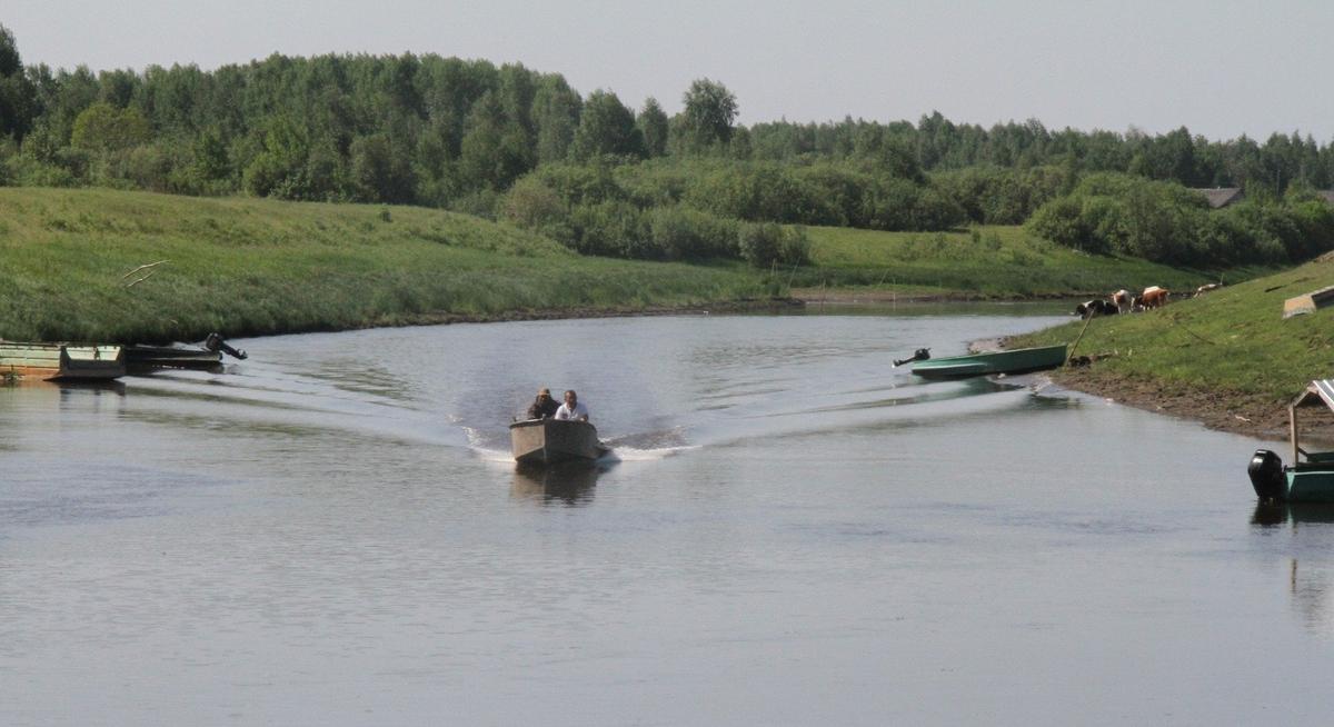 Лодка для Заболотья летом — главный транспорт. Фото: Мстислав Письменков