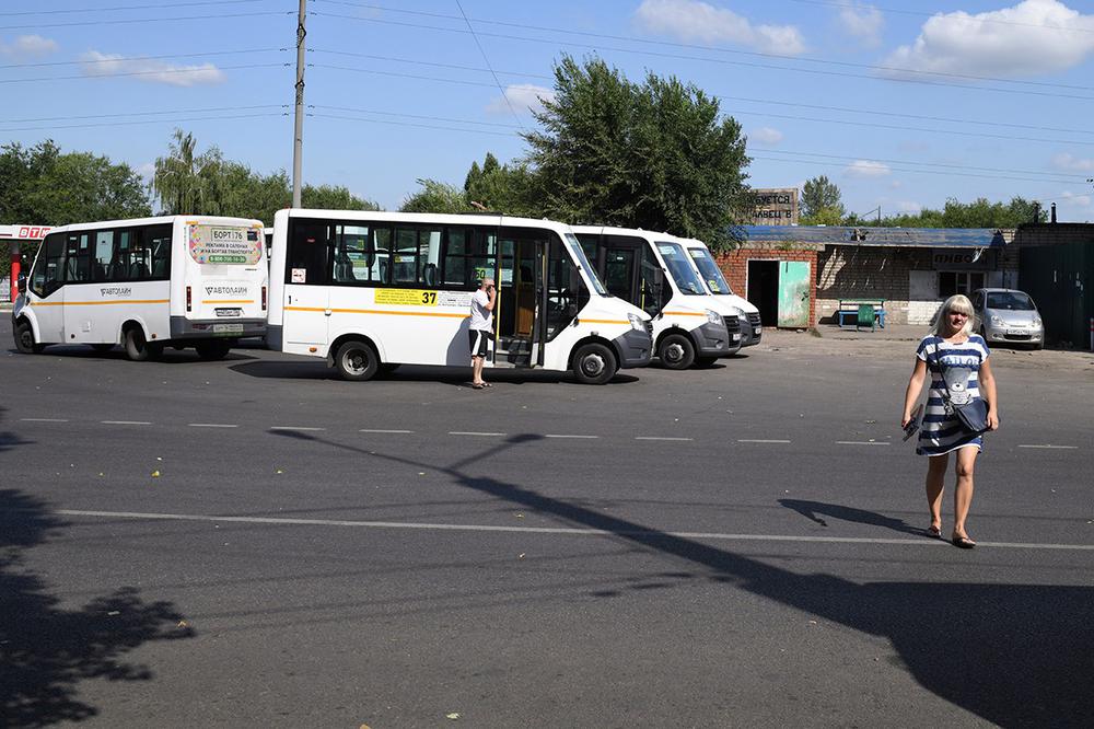 Конечная остановка автобусов, в том числе и рейса 10А. Фото: Светлана Виданова / «Новая газета»