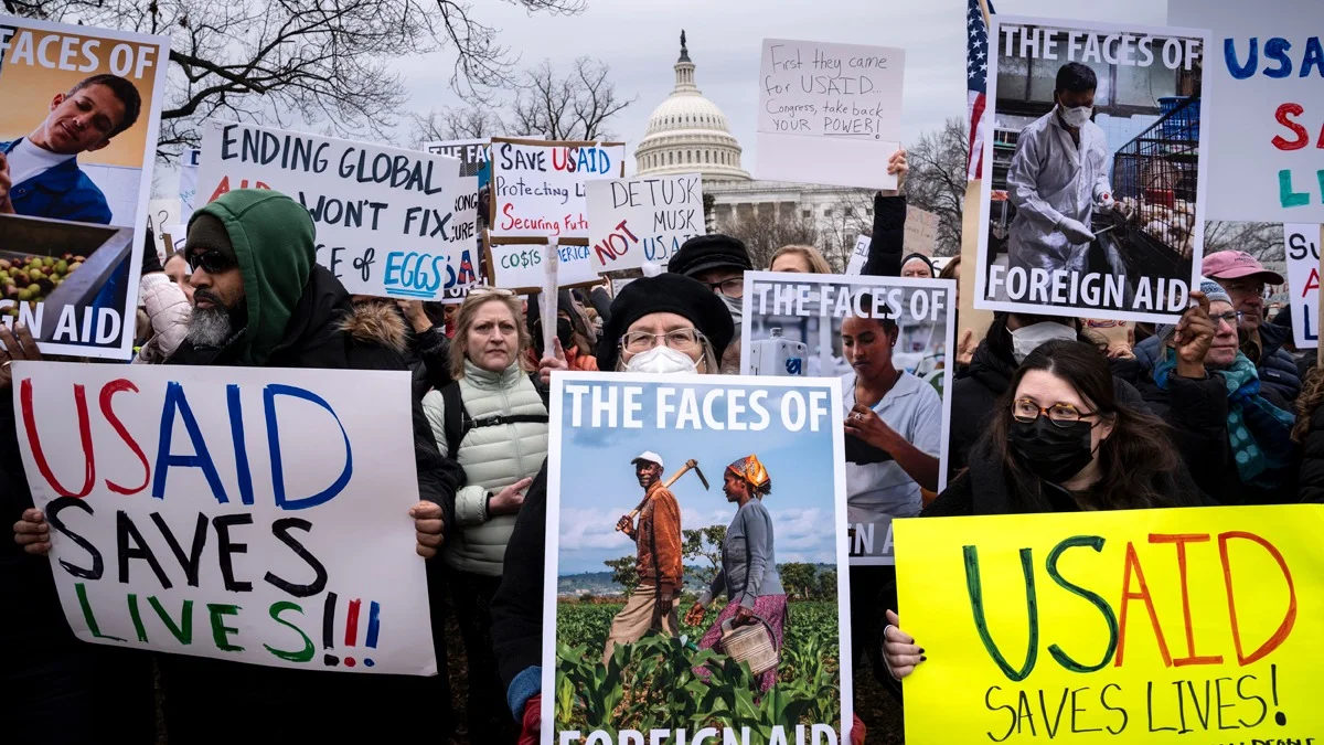Акция протеста в Вашингтоне после приостановки деятельности USAID. Фото: AP / TASS