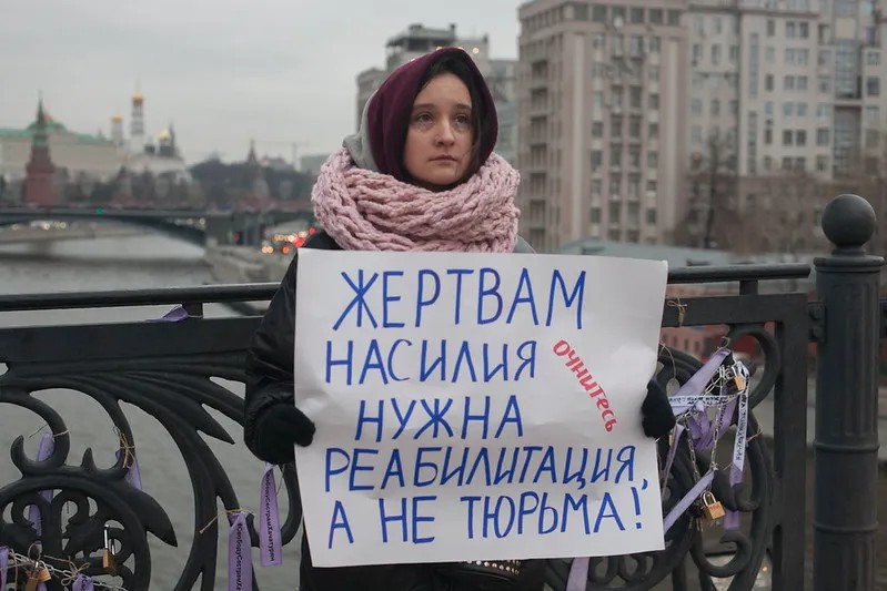 Пикеты в поддержек сестер Хачатурян в Москве. Фото: Светлана Виданова / «Новая газета»
