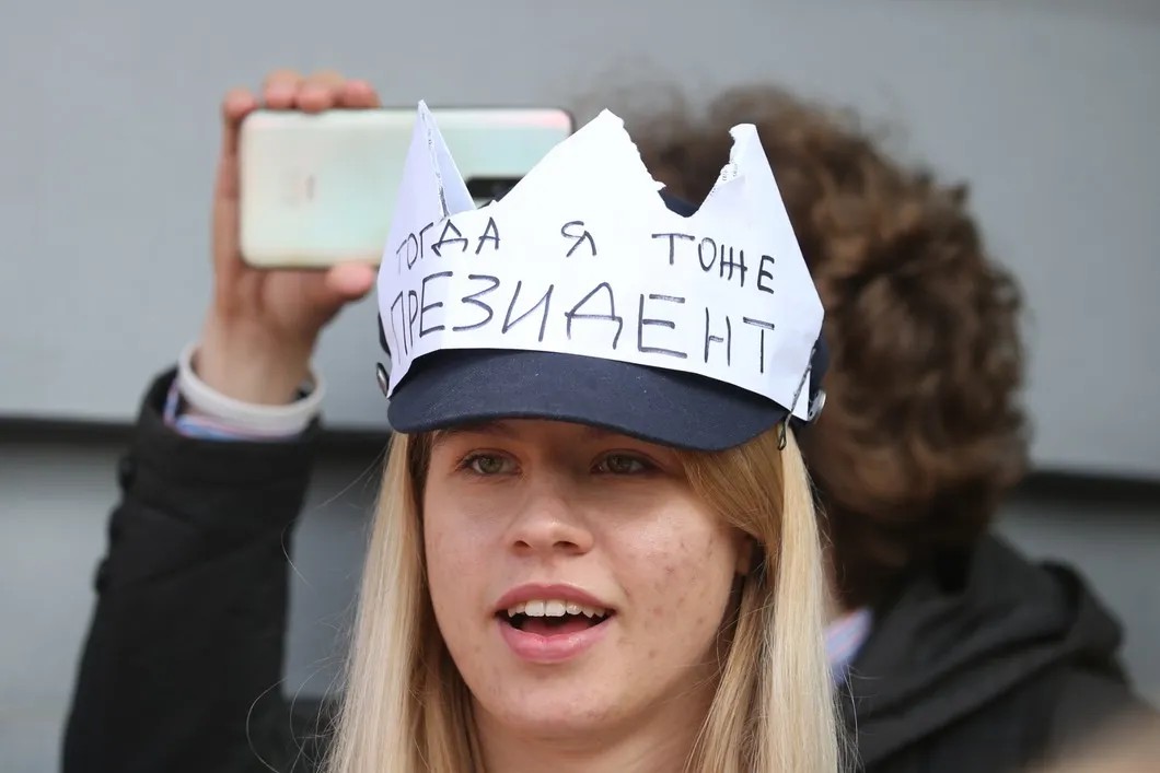 Участница акции протеста в день инаугурации Александра Лукашенко, Минск. Фото: Наталия Федосенко / ТАСС