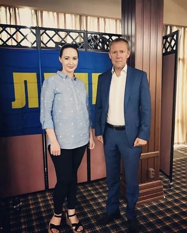Анна Щекина рядом с депутатом Госдумы от ЛДПР Андреем Луговым. Фото: Facebook
