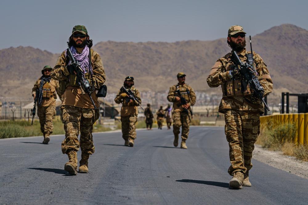 29 августа 2021 года. Боевики Талибана (организация запрещена в России как террористическая) берут под контроль аэропорт Кабула, вылеты международнах эвакуационных рейсов прекращаются. Фото: Marcus Yam / LOS ANGELES TIMES