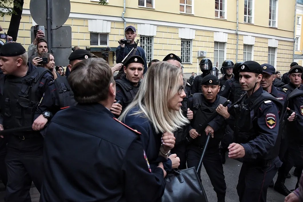 Задержание Любови Соболь. Фото: Виктория Одиссонова/ «Новая»