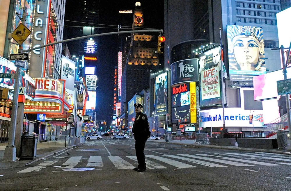 Полицейский на Таймс-сквер в Нью-Йорке (2010). Фото: EPA-EFE
