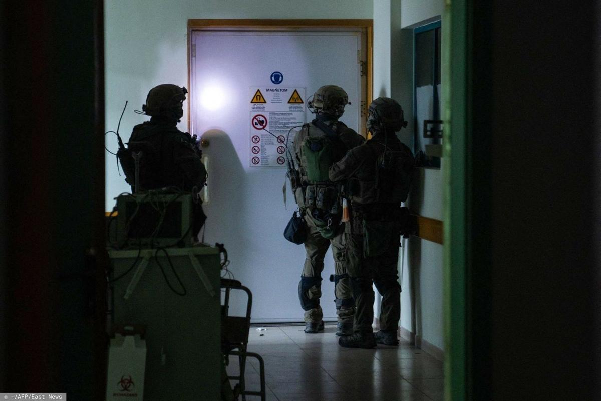 Израильские солдаты во время военной операции в больнице Аль-Шифа в секторе Газа. Фото: AFP / East News