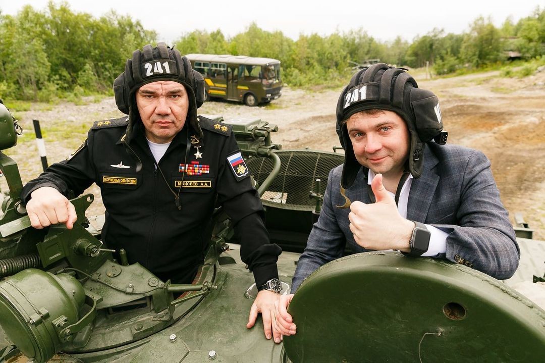 Командующий Северным флотом Александр Моисеев и Андрей Чибис. Фото: инстаграм Андрея Чибиса