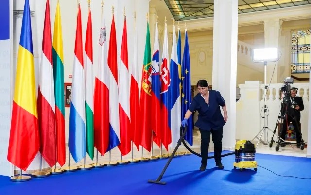 Перед очередным заседанием лидеров стран ЕС в Румынии. Фото: EPA