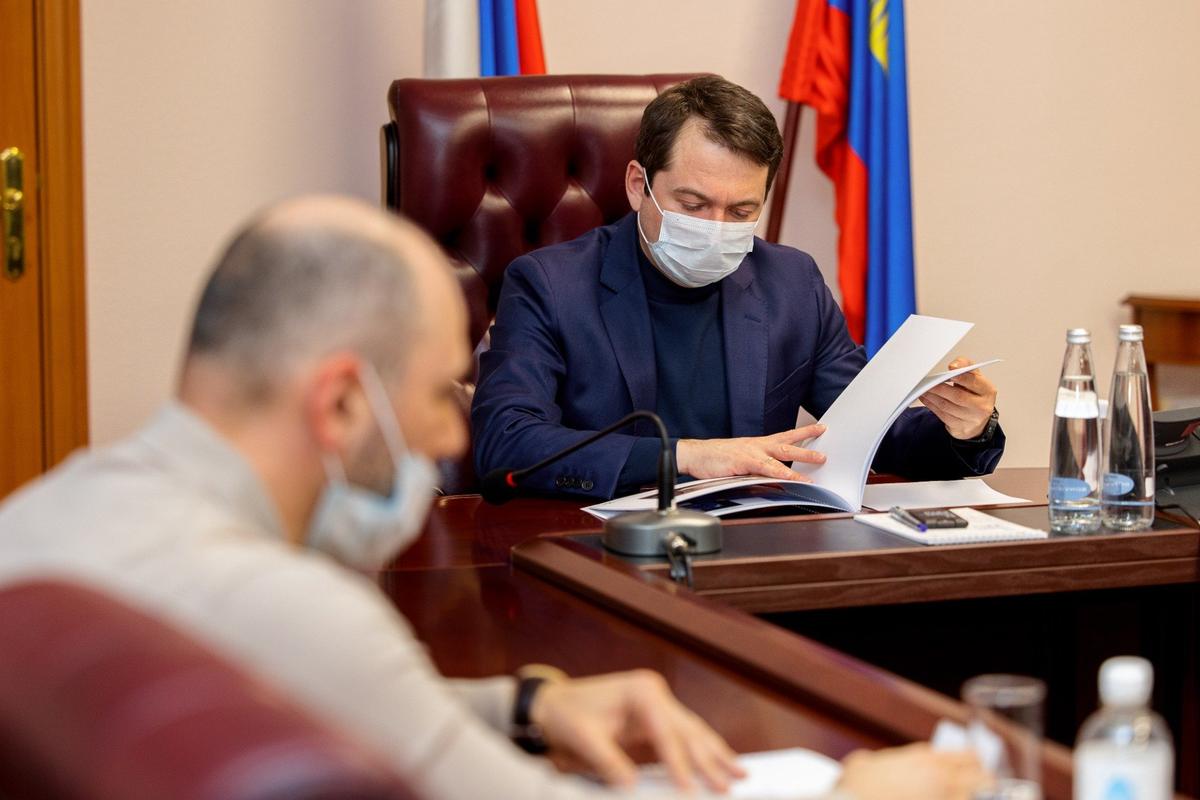 Андрей Чибис на встрече с Оганесом Шанкояном. Фото: gov-murman.ru