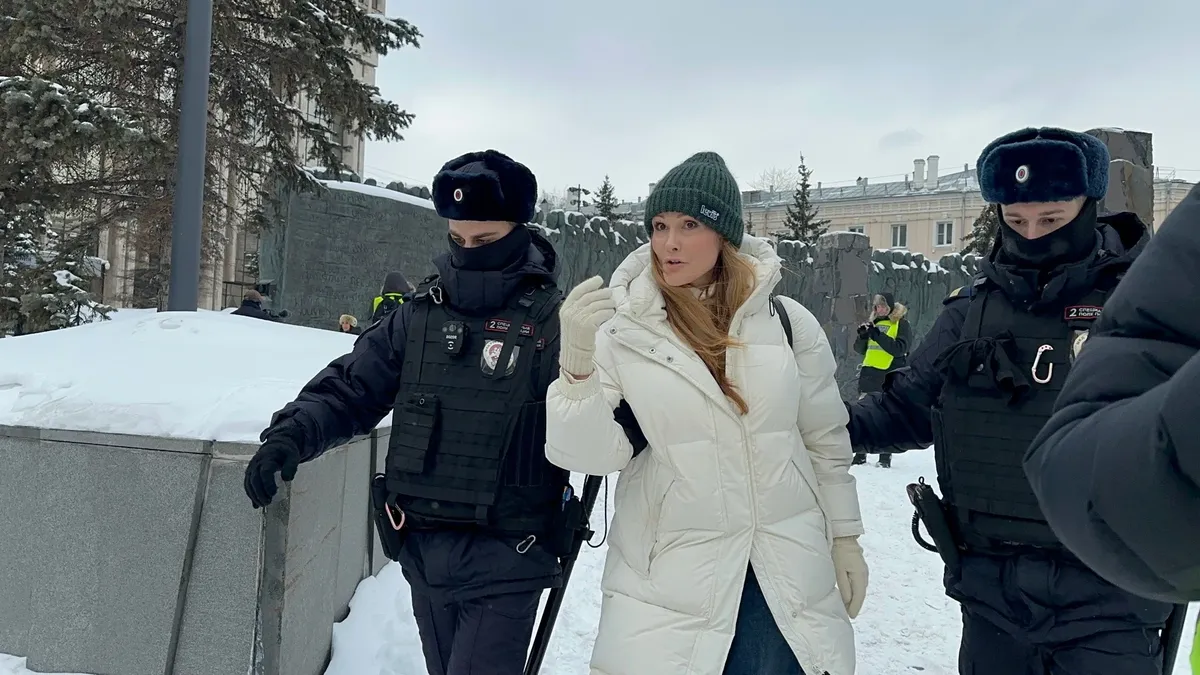 Смерть Алексея Навального. Хроника. Что известно, официальные сообщения,  мнения врачей, реакция политиков в мире, стихийные мемориалы. Обновляется —  Новая газета