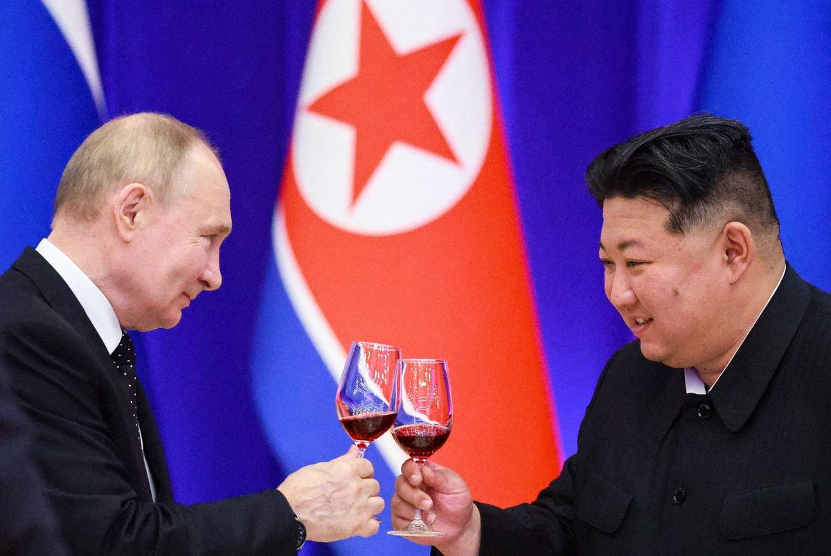 19 июня 2024 года. Пхеньян. Владимир Путин и лидер КНДР Ким Чен Ын. Фото: Владимир Смирнов / POOL / ТАСС