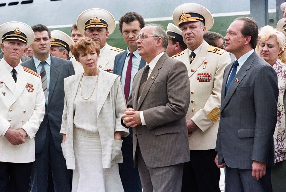 Михаил Горбачев с супругой во время поездки по Владивостоку (1986). Фото: Юрий Лизунов / ТАСС