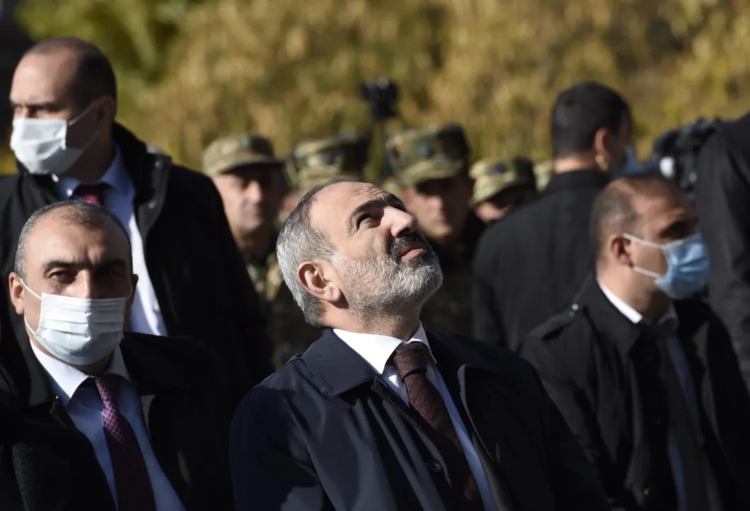 Премьер-министр Армении Никол Пашинян во время траурной церемонии по погибшим во второй карабахской войне. Фото: РИА Новости