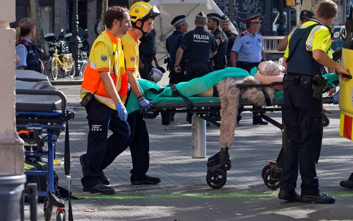 Теракты в Испании: 14 погибших, более сотни пострадавших. Полиция задержала подозреваемых. Главное