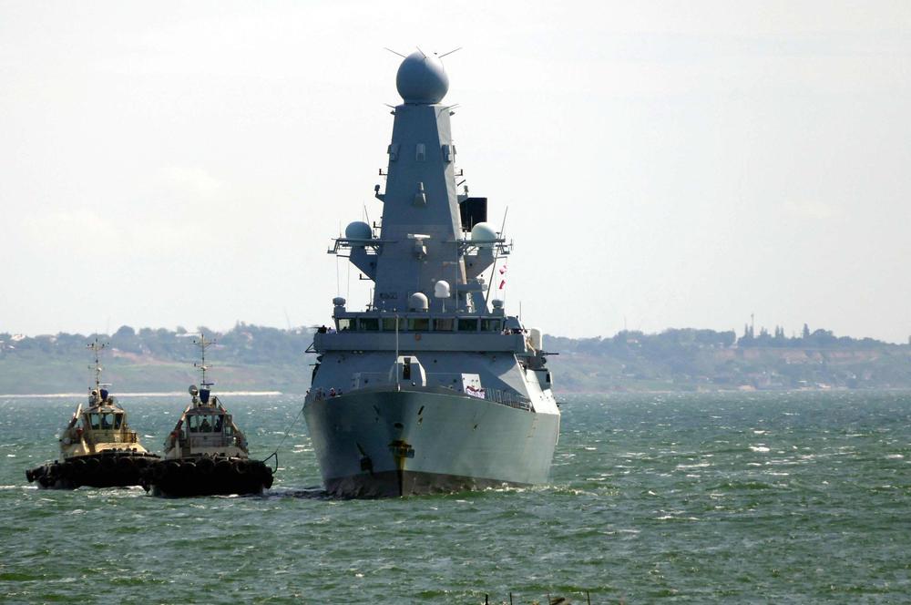 Британский эсминец HMS Defender в порту Одессы. Фото: Yulii Zozulia / Ukrinform / Barcroft Media / Getty Images