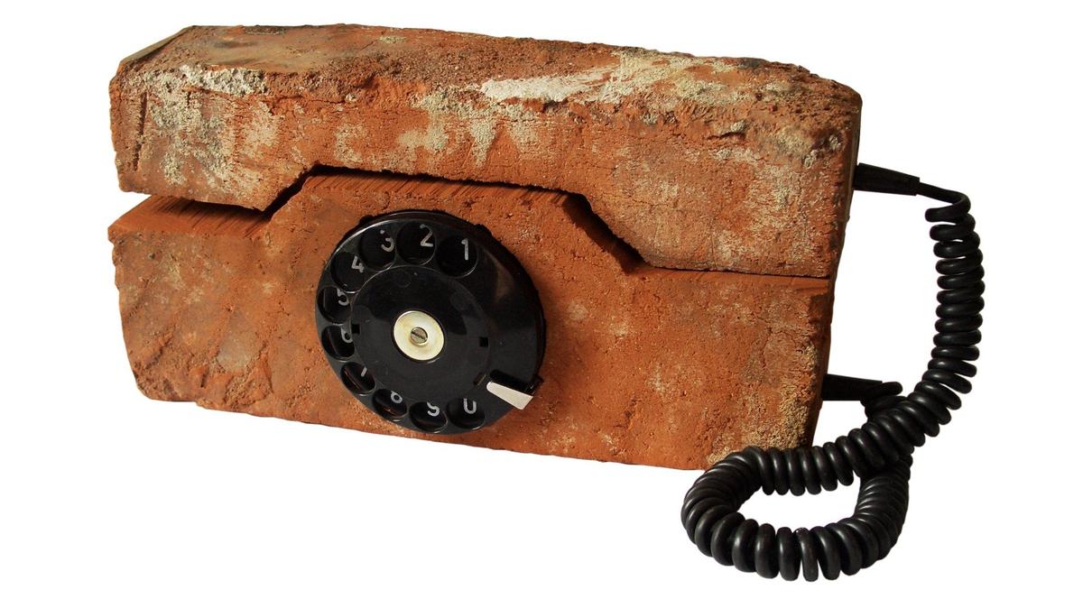 Слонов кирпичом