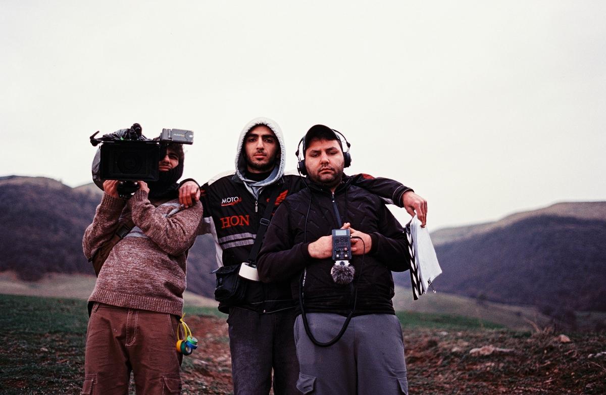 Арсен, Менуа, Вааг на съемочной площадке у Инес. Фото: предоставлено студентами школы