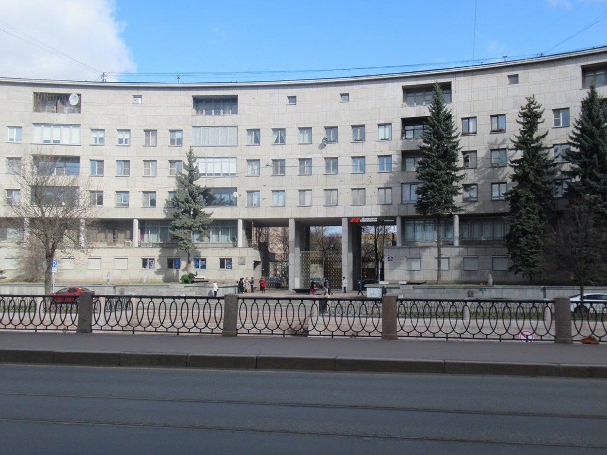 Дом №13 по набережной реки Карповки в Петербурге. Фото: Наталья Шкуренок