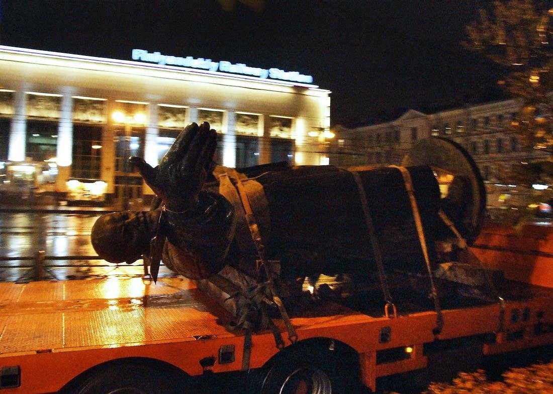 Пузырь непременно лопнет. Об этом говорят и некрасовская поэма, и исторические примеры, и математическая модель. Фото: Александр Чиженок / Коммерсантъ