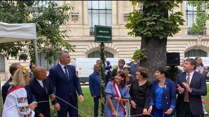 Розарий Валь-де-Марн в Гая-ле-Роз, удивительный и очаровательный сад