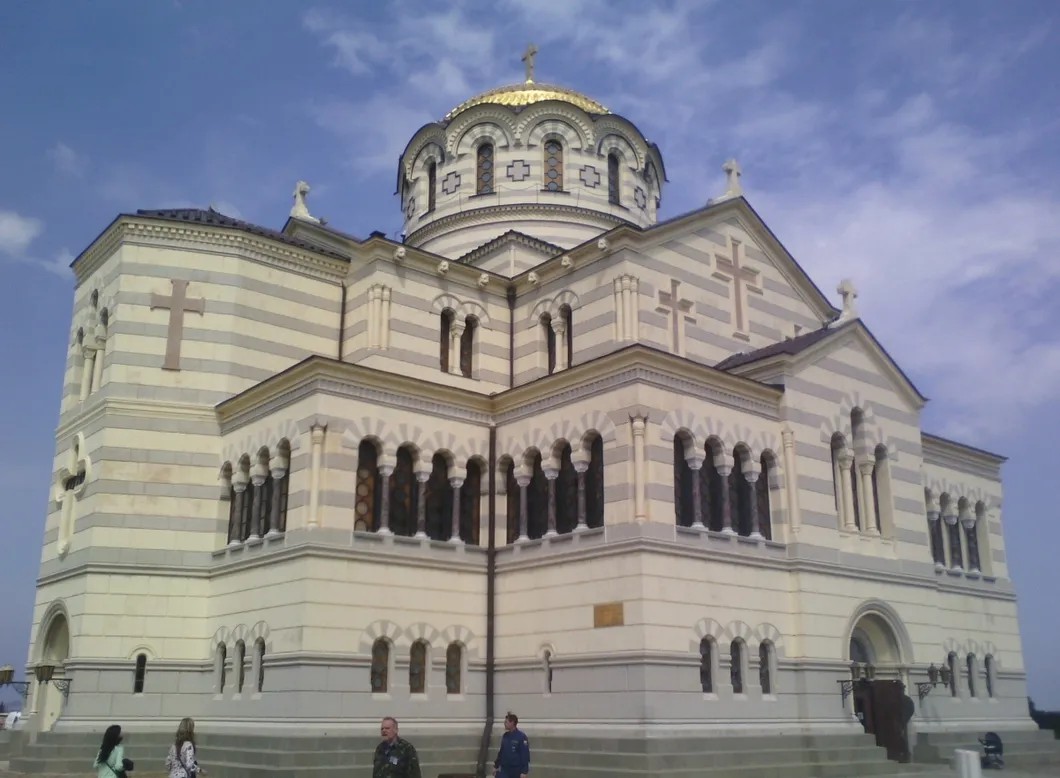 Принцип строительства Владимирского собора в Севастополе был взят за образец при строительстве храма Минобороны. Фото: «Симферопольское благочиние»