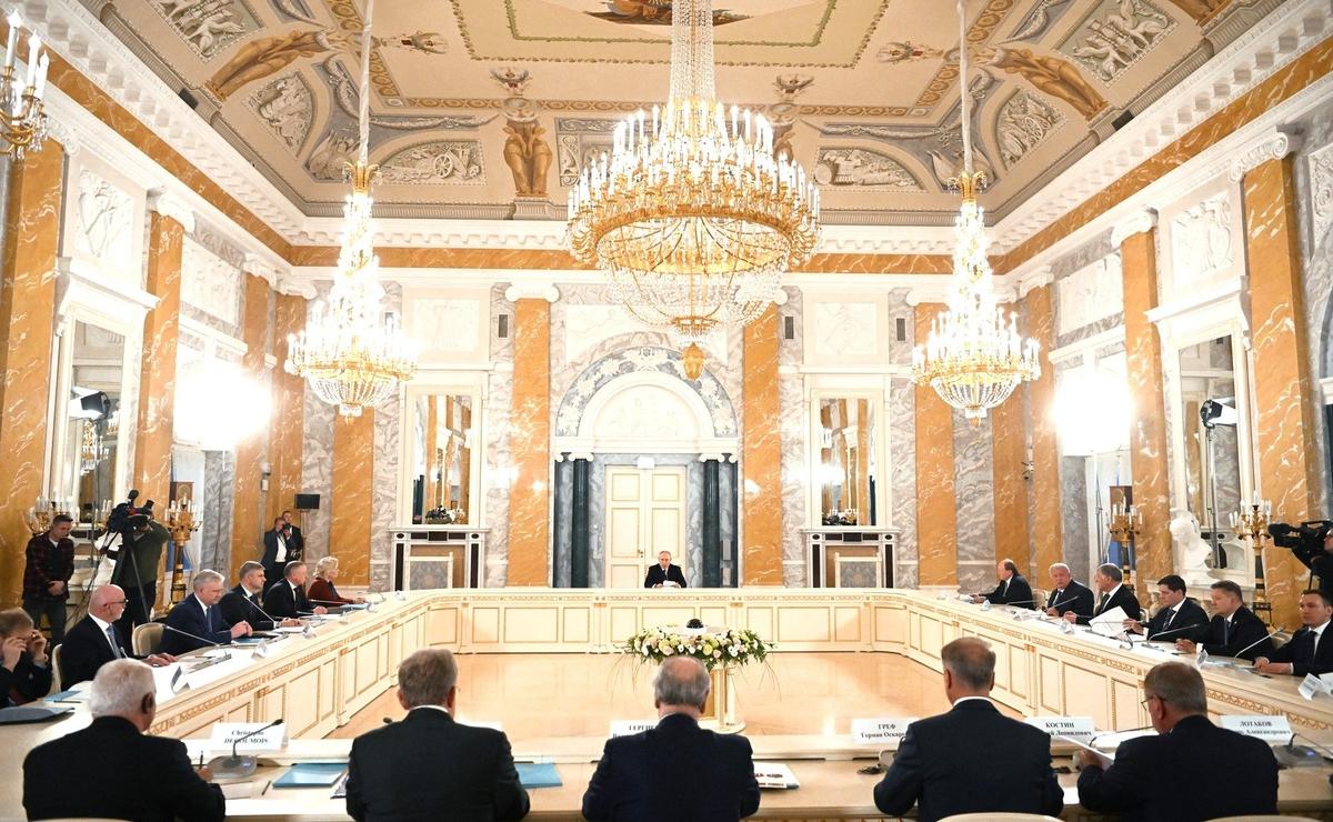 Встреча президента с крупнейшими бизнесменами России — членами попечительского совета Мариинского театра. Фото: пресс-служба Кремля
