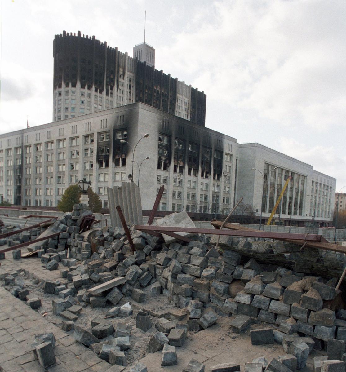 Последствия октябрьских событий 1993г. в Москве. Фото: Роберт Нетелев / ТАСС