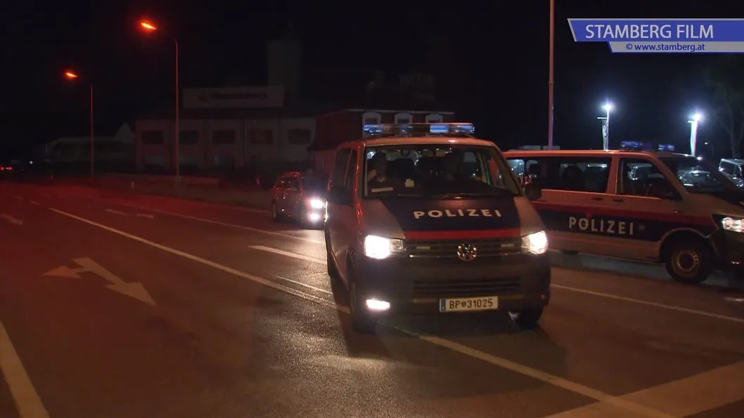 Полиция на месте преступления в пригороде Вены. Скриншот видео Stamberg Film