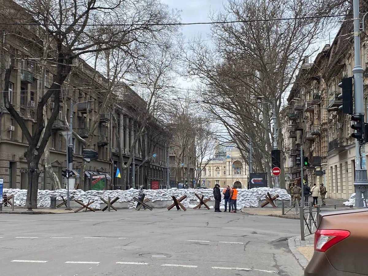 Боже мой, у меня когда-то была жизнь, я ее жила и любила». Репортаж Елены  Костюченко из Одессы, ожидающей штурма — Новая газета