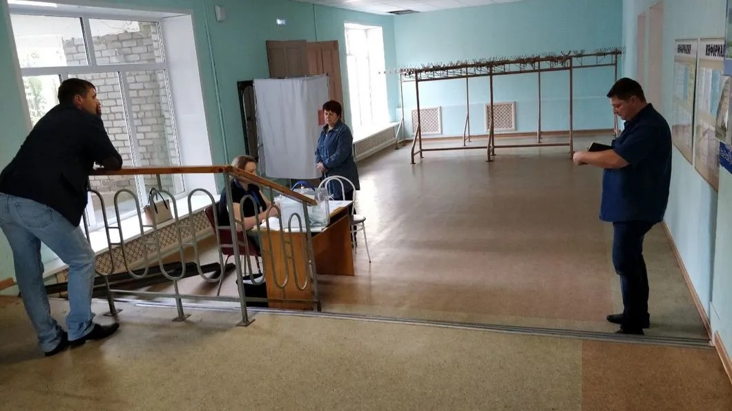 «Избирательный участок» в пансионате «Голубые озера». Фото: Денис Коротков / «Новая»