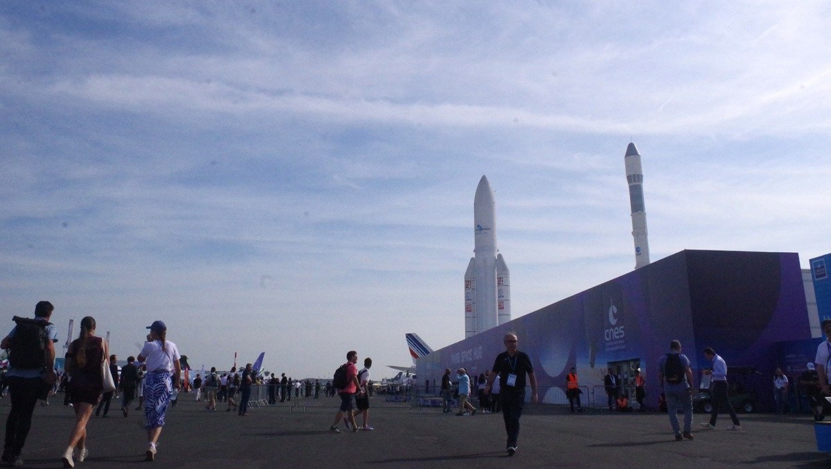 Космосу было уделено особое внимание. Павильон Paris Space Hub, в котором выступил Макрон. Фото: Юрий Сафронов / «Новая газета»