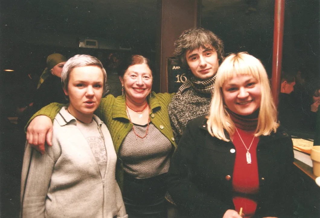 Слева — Ирина Седова, Ирина и Алексей Паперные, Татьяна Ядрышникова